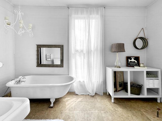 203 S 1st St, Leesville, LA 71446