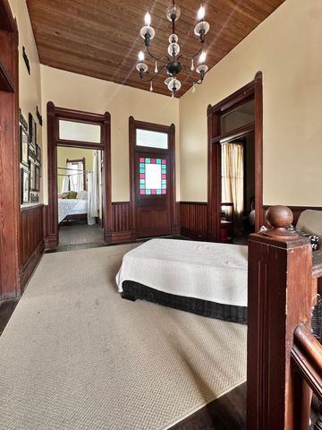 203 S 1st St, Leesville, LA 71446