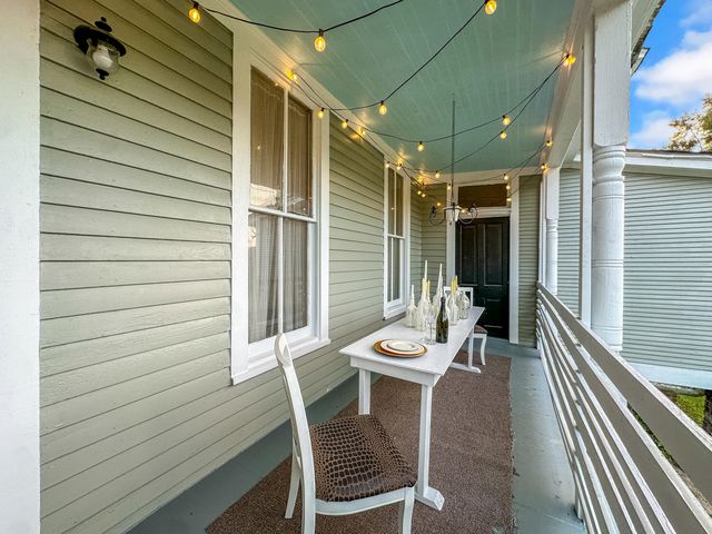 203 S 1st St, Leesville, LA 71446