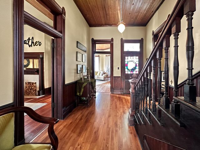 203 S 1st St, Leesville, LA 71446