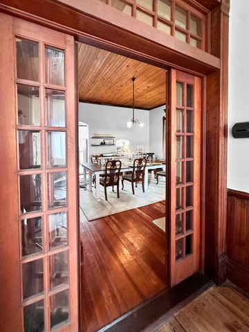 203 S 1st St, Leesville, LA 71446