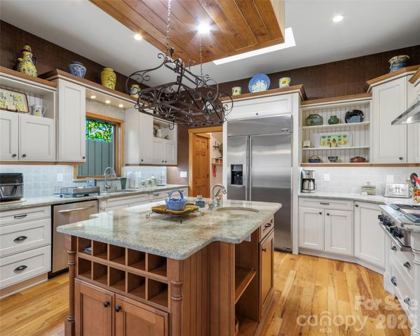324 Austin Mountain Drive, Burnsville, NC 28714