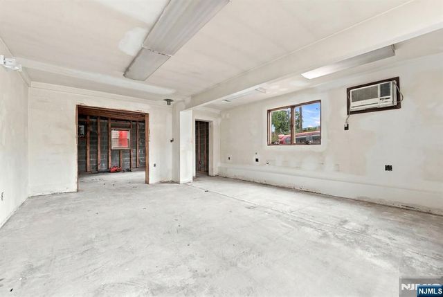 21 Route 17 2, East Rutherford, NJ 07073
