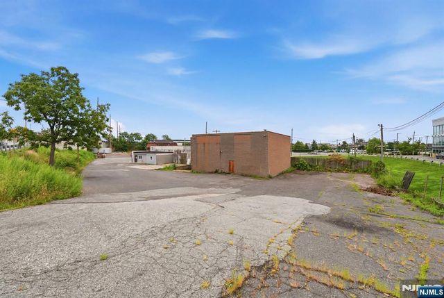21 Route 17 2, East Rutherford, NJ 07073