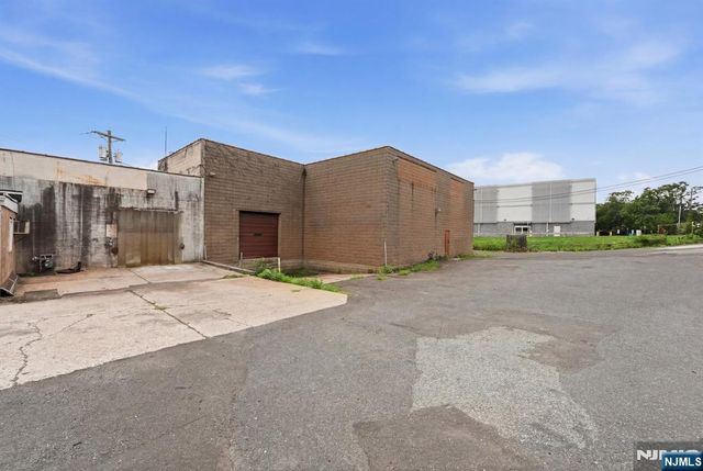 21 Route 17 2, East Rutherford, NJ 07073