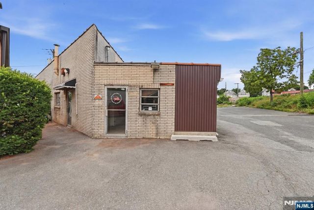 21 Route 17 2, East Rutherford, NJ 07073