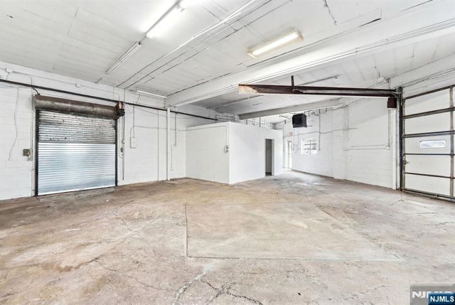 21 Route 17 2, East Rutherford, NJ 07073
