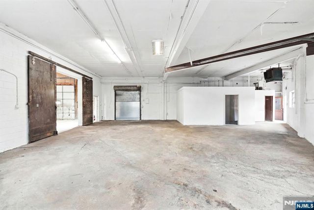 21 Route 17 2, East Rutherford, NJ 07073