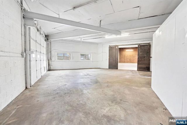 21 Route 17 2, East Rutherford, NJ 07073