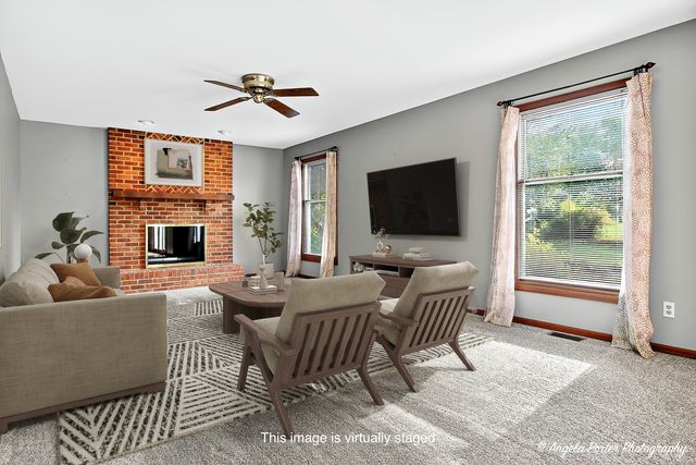 2215 Crystal Circle, Crystal Lake, IL 60012