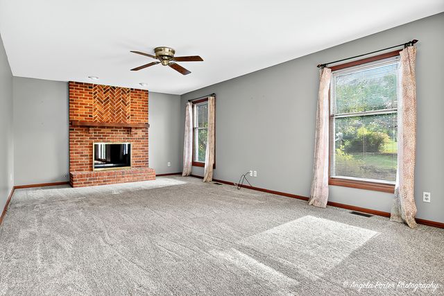 2215 Crystal Circle, Crystal Lake, IL 60012