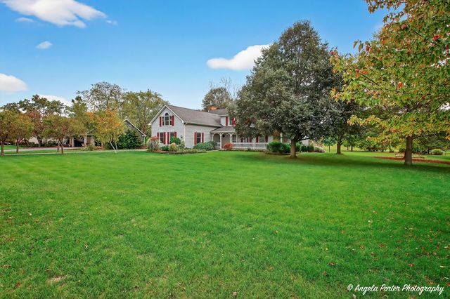 2215 Crystal Circle, Crystal Lake, IL 60012