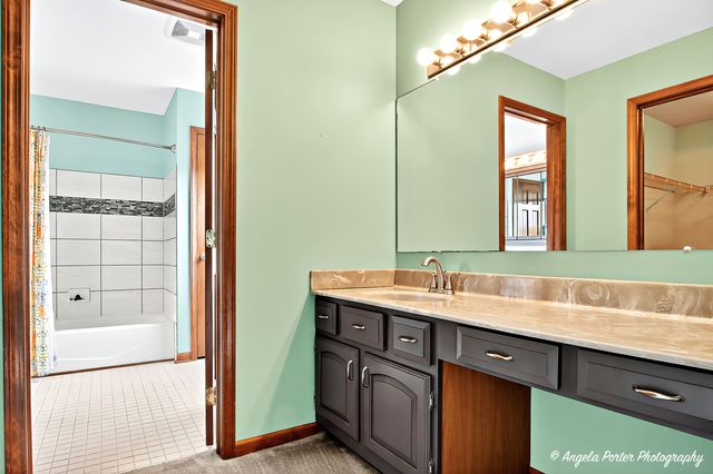 2215 Crystal Circle, Crystal Lake, IL 60012