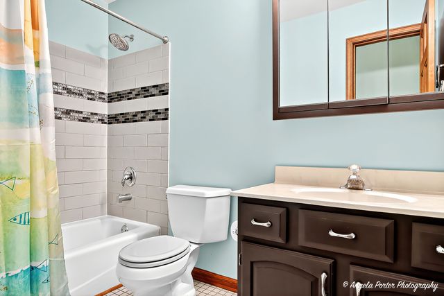 2215 Crystal Circle, Crystal Lake, IL 60012