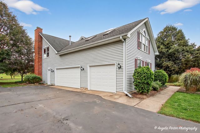 2215 Crystal Circle, Crystal Lake, IL 60012