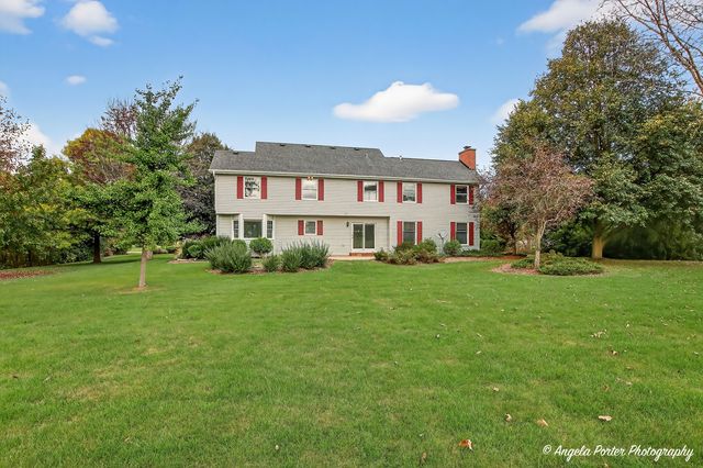 2215 Crystal Circle, Crystal Lake, IL 60012