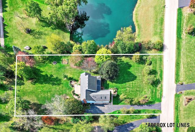 2215 Crystal Circle, Crystal Lake, IL 60012