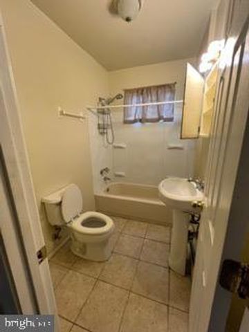 5364 AMES ST NE, Washington, DC 20019