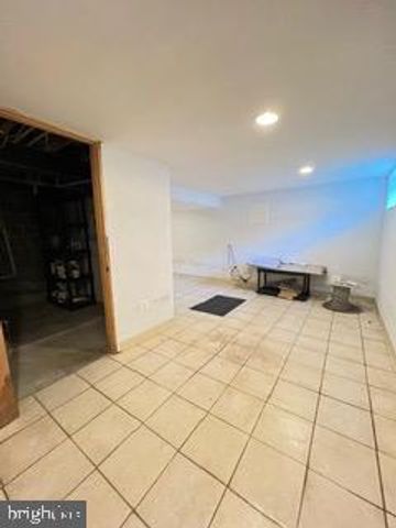 5364 AMES ST NE, Washington, DC 20019