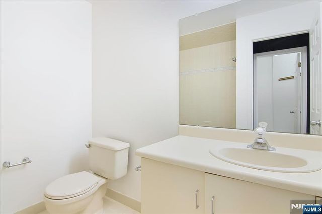 1125 Hyde Park Court A2, Mahwah, NJ 07430