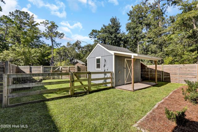 2005 Country Club Drive, Hampstead, NC 28443