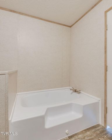 20124 Turkey Hollow Lane, Bristol, VA 24202