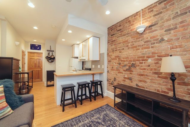 33 Irving 2, Boston, MA 02114
