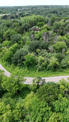 2685 Carver Avenue E, Maplewood, MN 55119