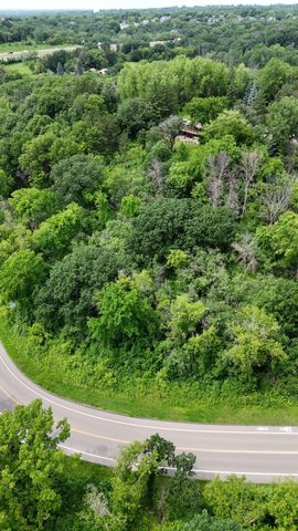 2685 Carver Avenue E, Maplewood, MN 55119