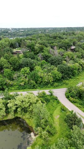 2685 Carver Avenue E, Maplewood, MN 55119