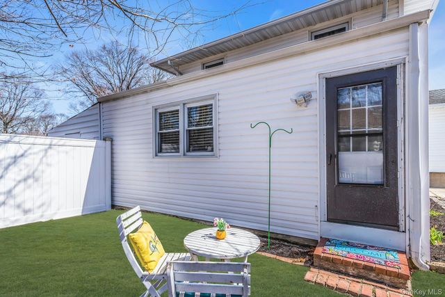 5 Diane Place, Bay Shore, NY 11706