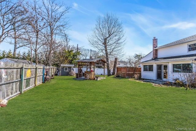 5 Diane Place, Bay Shore, NY 11706