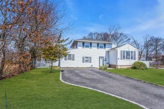 5 Diane Place, Bay Shore, NY 11706