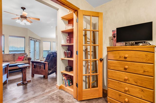 1406 Windsor RD 305, Austin, TX 78703