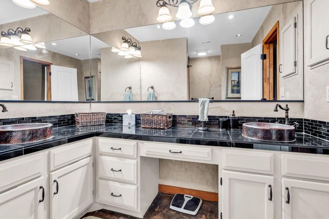 1406 Windsor RD 305, Austin, TX 78703