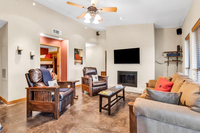1406 Windsor RD 305, Austin, TX 78703