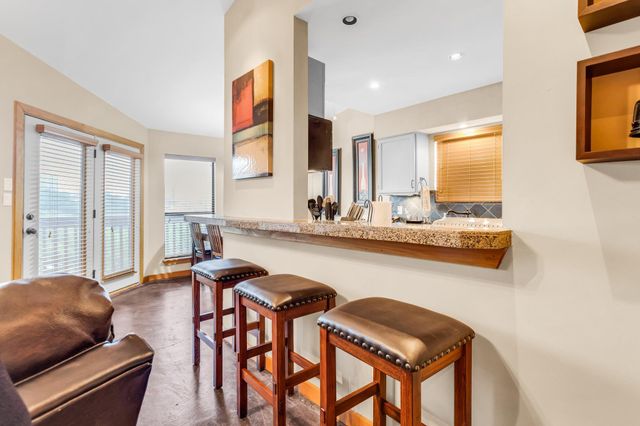 1406 Windsor RD 305, Austin, TX 78703
