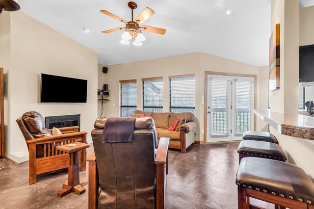1406 Windsor RD 305, Austin, TX 78703