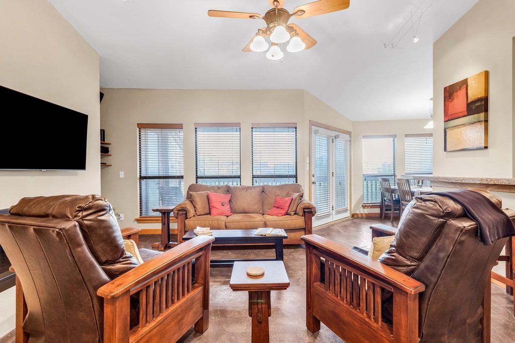 1406 Windsor RD 305, Austin, TX 78703