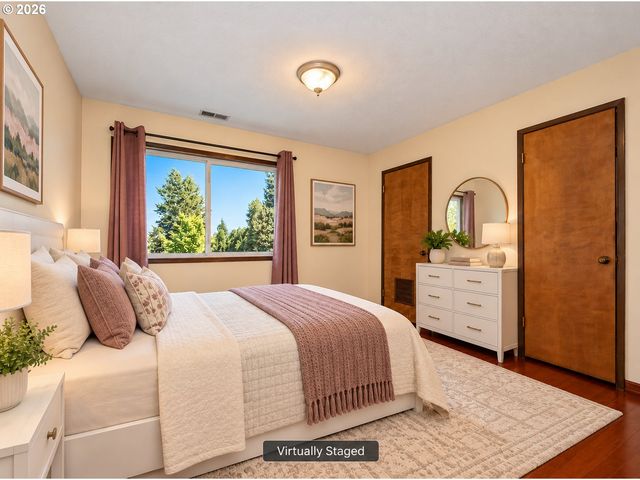 18191 S HOLLY Ln, Oregon City, OR 97045