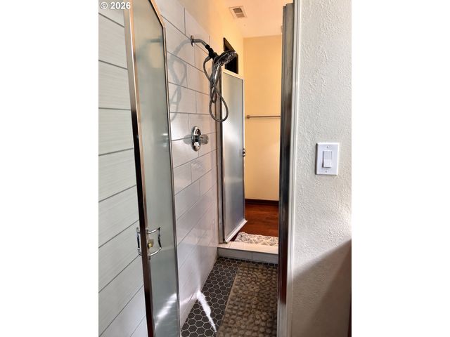 18191 S HOLLY Ln, Oregon City, OR 97045