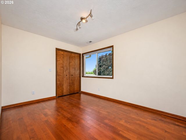 18191 S HOLLY Ln, Oregon City, OR 97045