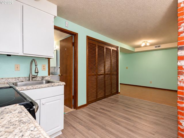 18191 S HOLLY Ln, Oregon City, OR 97045