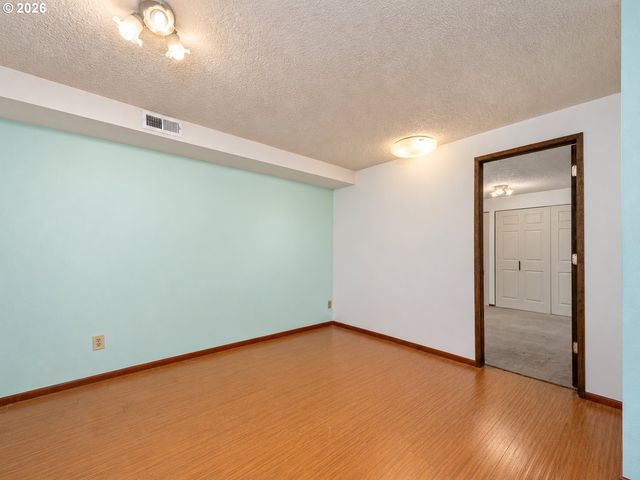 18191 S HOLLY Ln, Oregon City, OR 97045