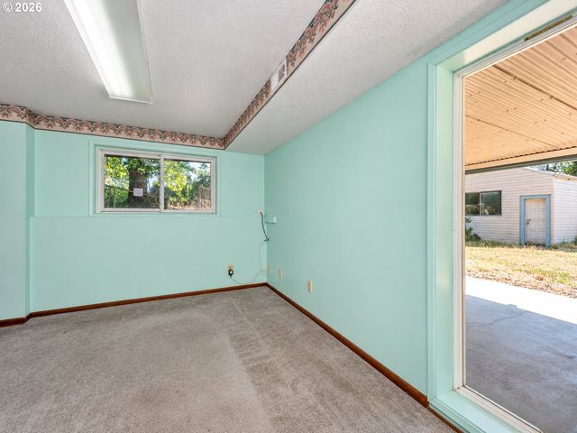 18191 S HOLLY Ln, Oregon City, OR 97045