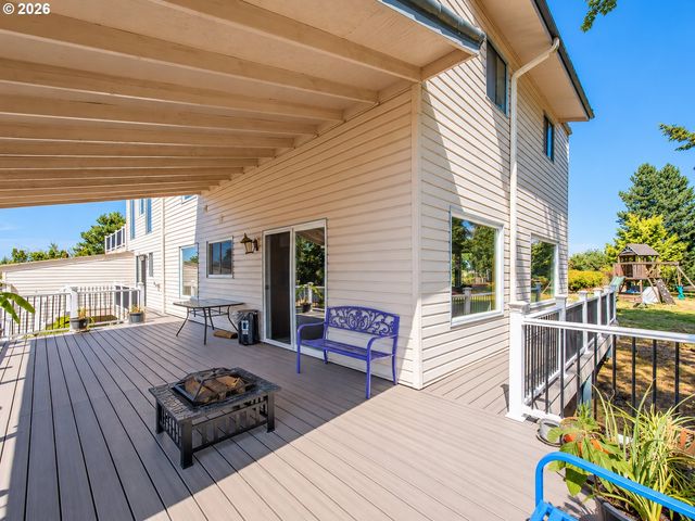 18191 S HOLLY Ln, Oregon City, OR 97045