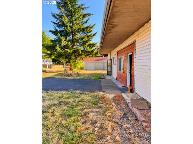 18191 S HOLLY Ln, Oregon City, OR 97045