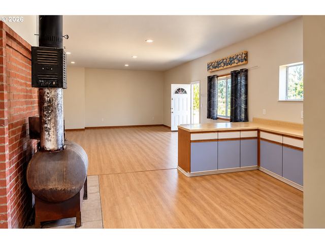 18191 S HOLLY Ln, Oregon City, OR 97045