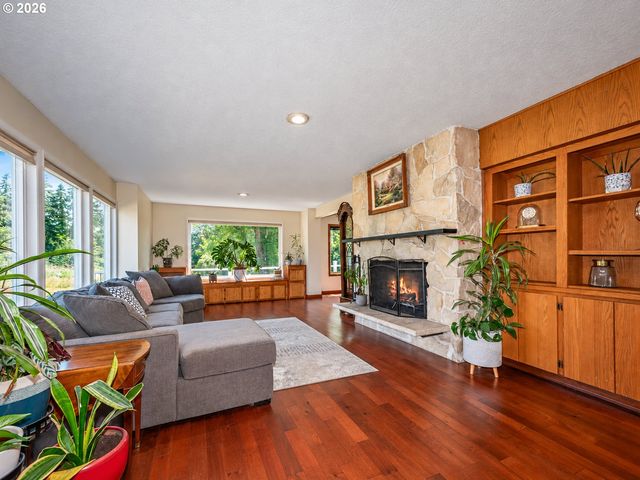 18191 S HOLLY Ln, Oregon City, OR 97045
