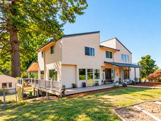 18191 S HOLLY Ln, Oregon City, OR 97045